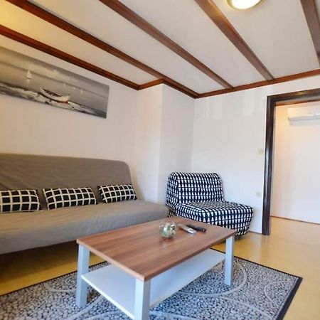 Tony Apartments Rovigno Esterno foto