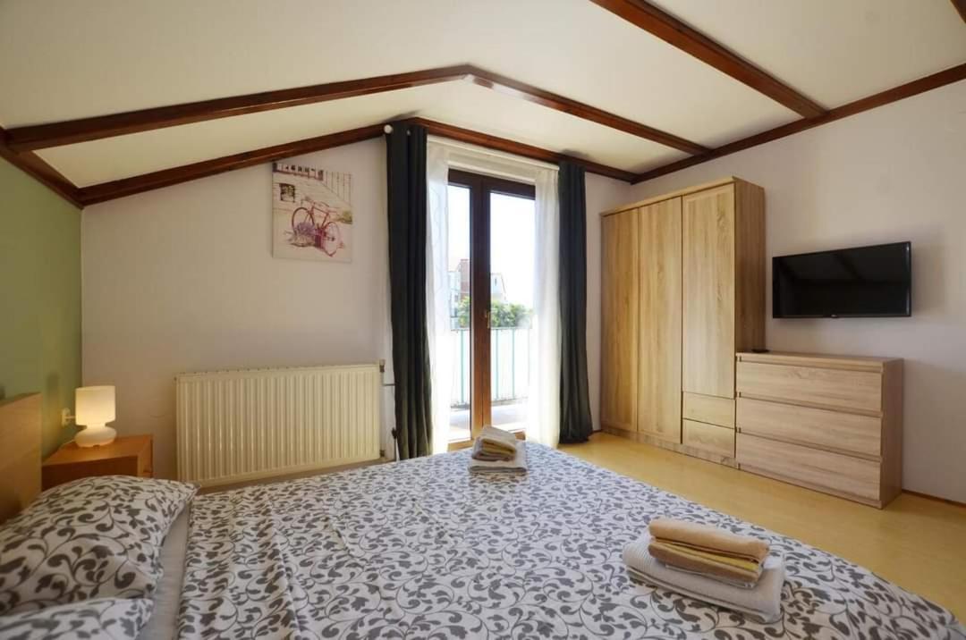 Tony Apartments Rovigno Esterno foto