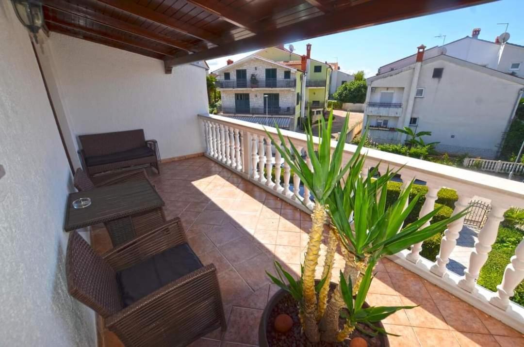 Tony Apartments Rovigno Esterno foto